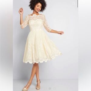 NWT Chi Chi London Gilded Grace Lace Dress Size 4 in Champagne